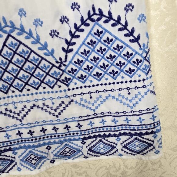 Talbots Embroidered 100% Cotton Tank Top sz M White Blue Sleeveless Notch Neck - Picture 4 of 11